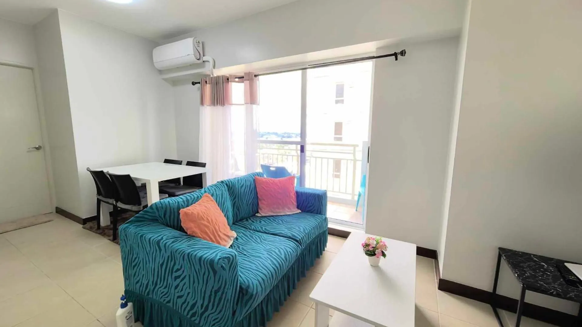 Panzió Eagle'S Nest Suite With Netflix Davao City
