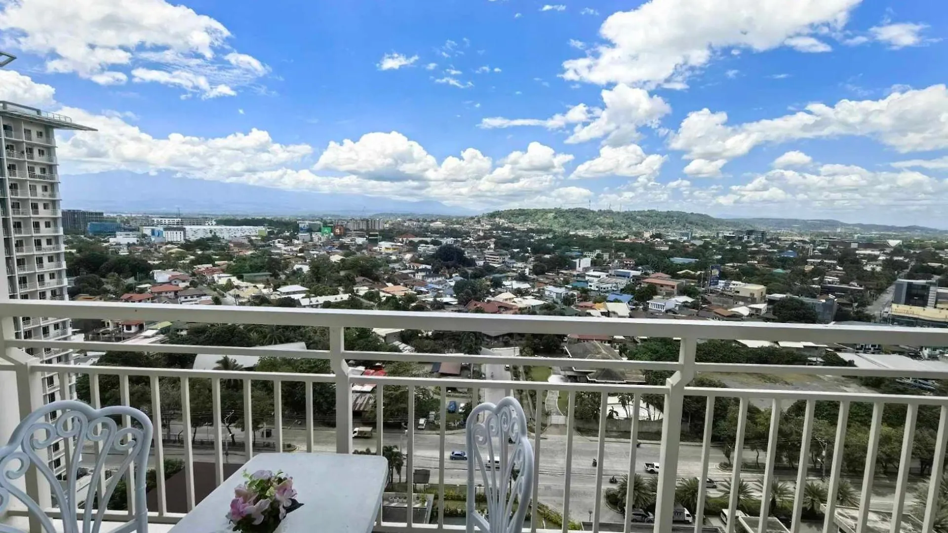 Eagle'S Nest Suite With Netflix Davao City